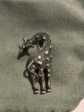 Vintage Silver Giraffe Brooch Pin